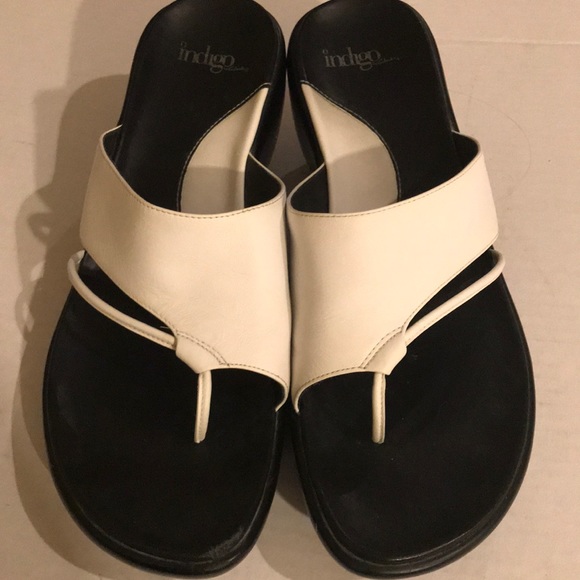 white sandals size 10